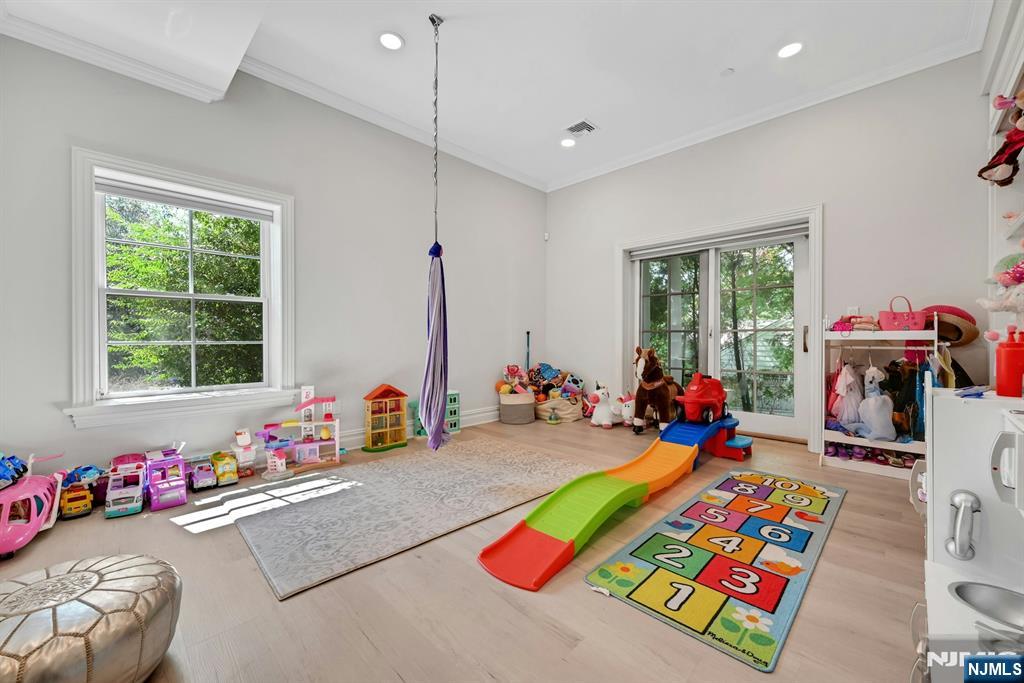 100 Heights Lane Property Photo 34