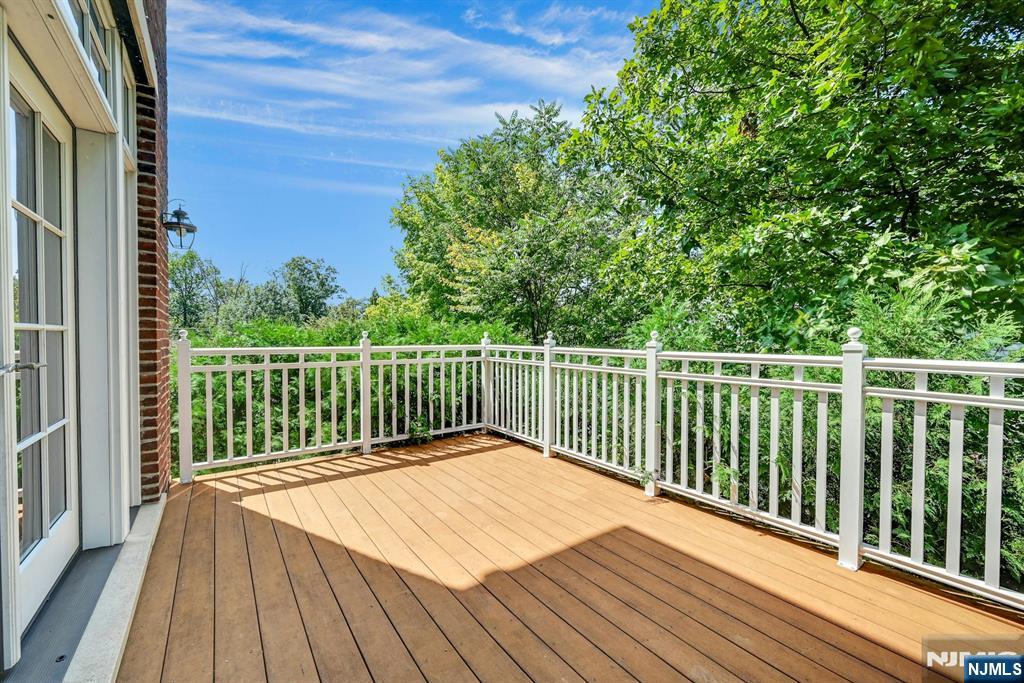 100 Heights Lane Property Photo 40