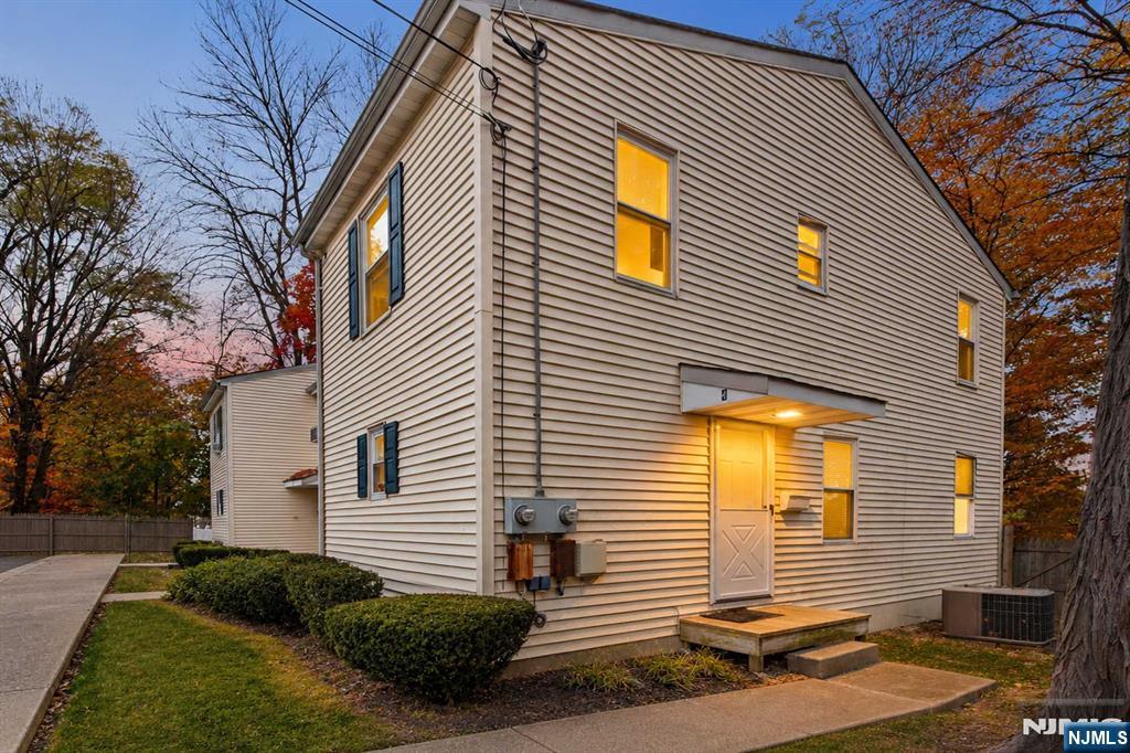 2 Cottage Place 4 Property Photo 1