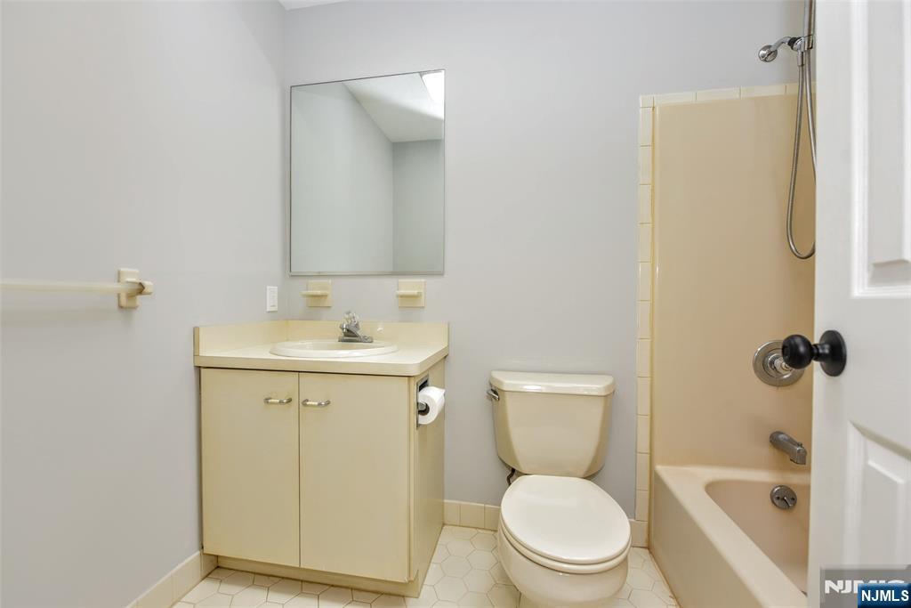 196 W Madison Avenue 7b Property Photo 22