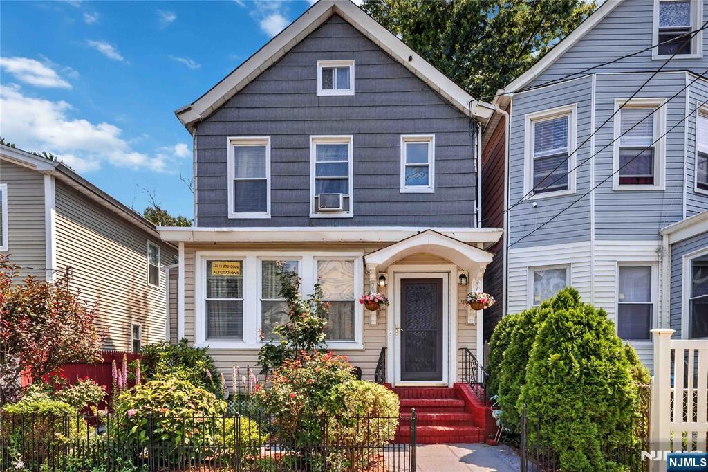 12 Maple Street Property Photo 3