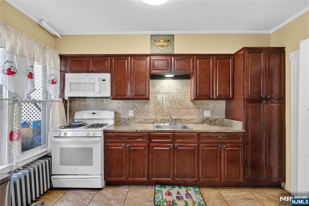 12 Maple Street Property Photo 9