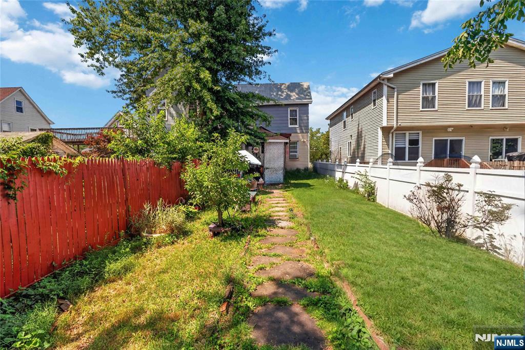 12 Maple Street Property Photo 25