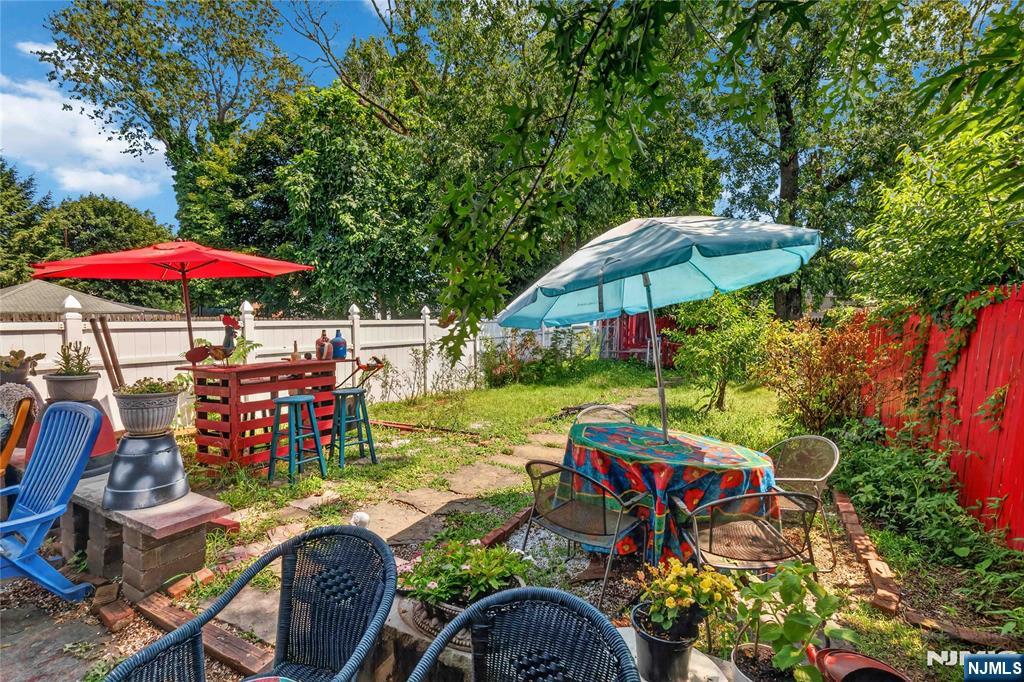 12 Maple Street Property Photo 27