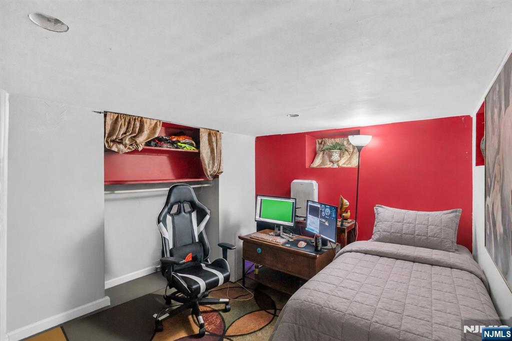 12 Maple Street Property Photo 30