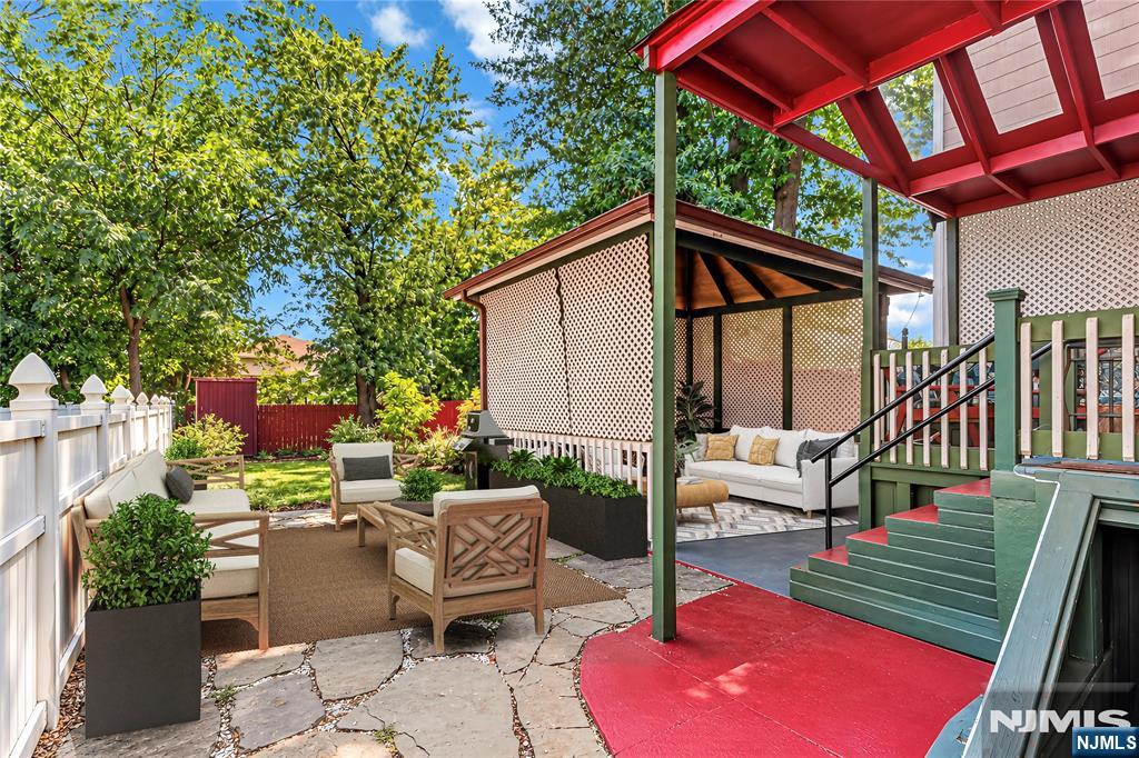 12 Maple Street Property Photo 30