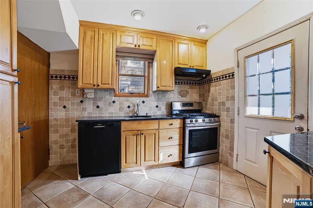 65 W Shore Avenue Property Photo 10