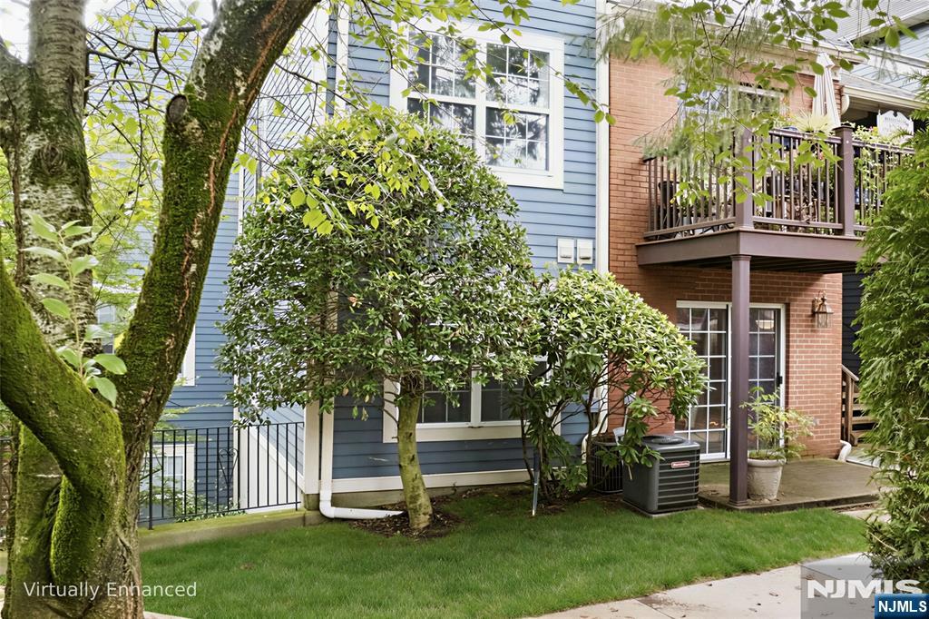 350 Cambridge Drive Property Photo 1