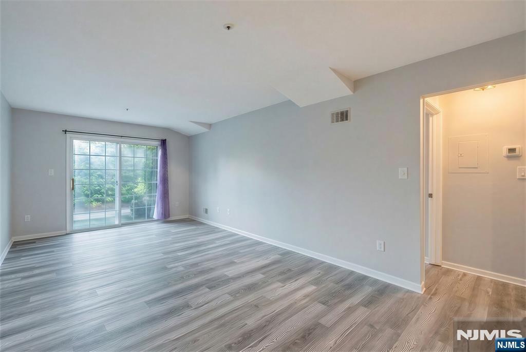 350 Cambridge Drive Property Photo 5