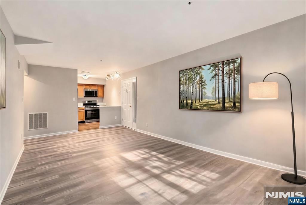 350 Cambridge Drive Property Photo 6