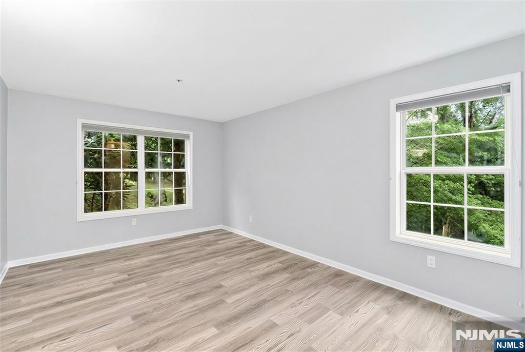 350 Cambridge Drive Property Photo 10