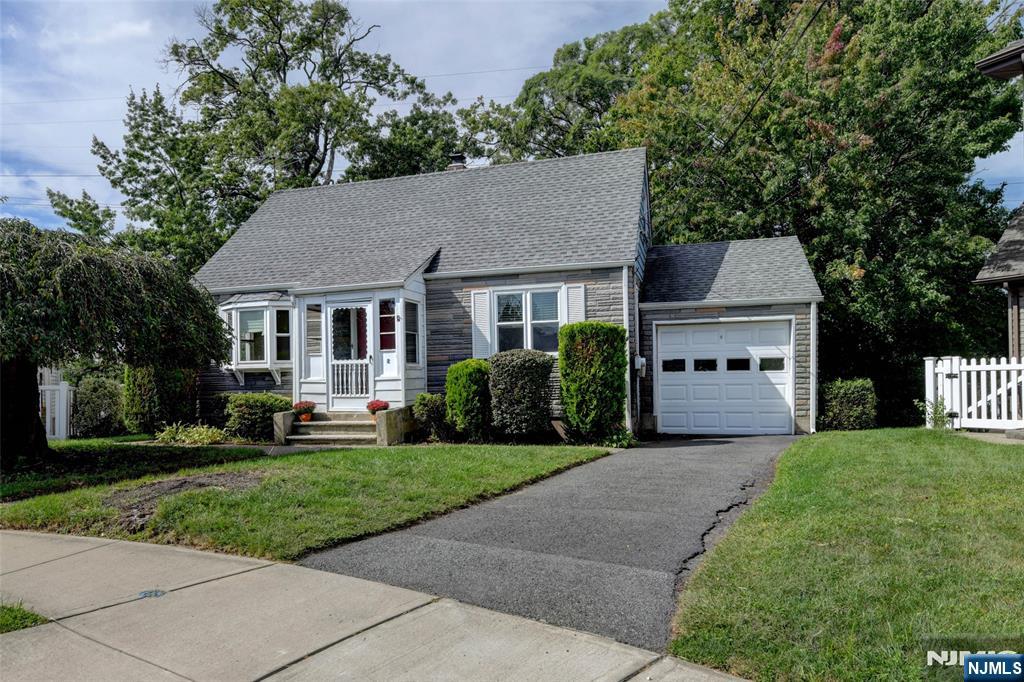 8 Tyler Court Property Photo 2