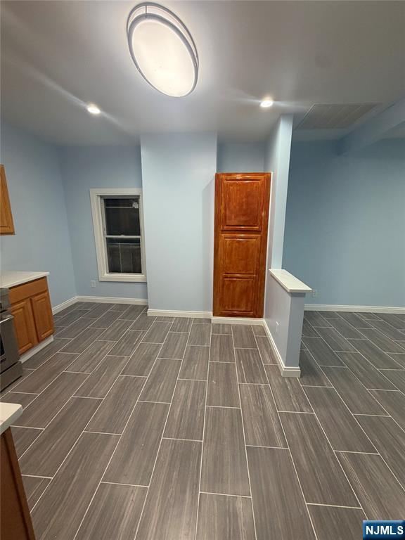 101 Rochelle Avenue 2nd Floor Property Photo 4