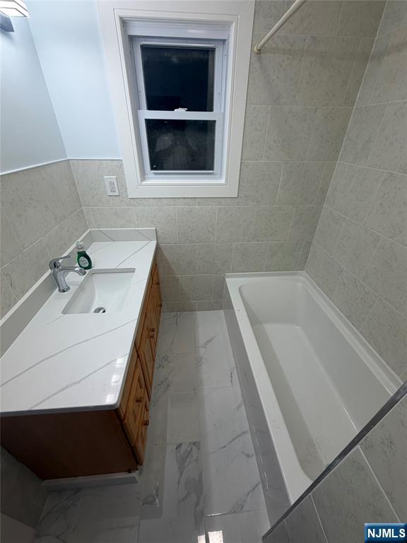 101 Rochelle Avenue 2nd Floor Property Photo 8