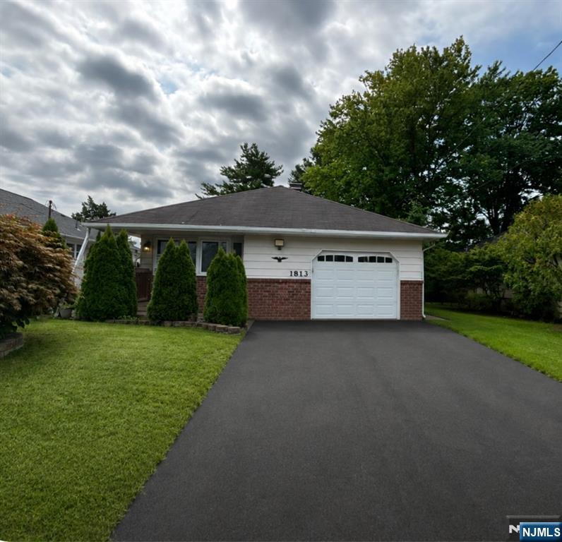 1813 Yorktowne Boulevard Property Photo 1