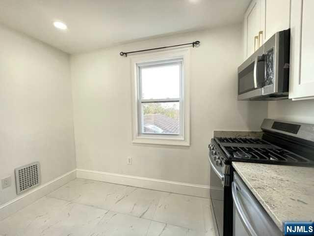 21 Livingston Avenue 2nd Fl Property Photo 9