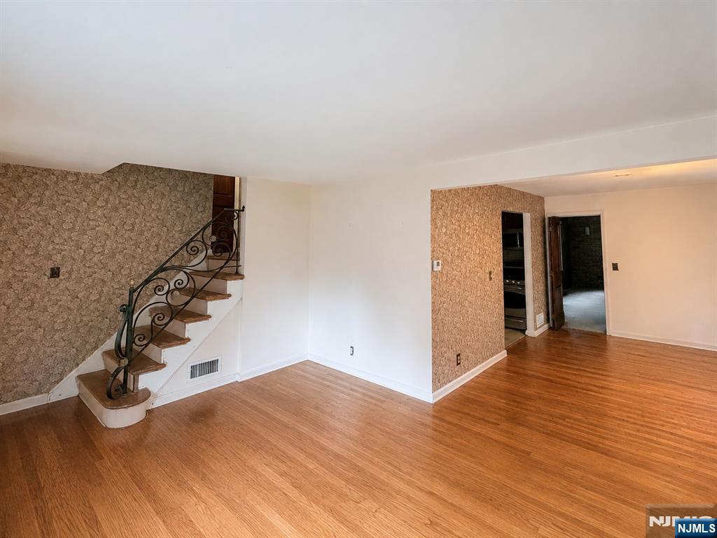 105 Arnot Place Property Photo 3