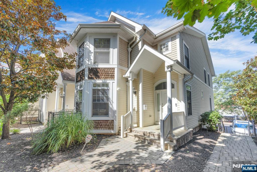 33 E Linden Avenue Property Photo 1