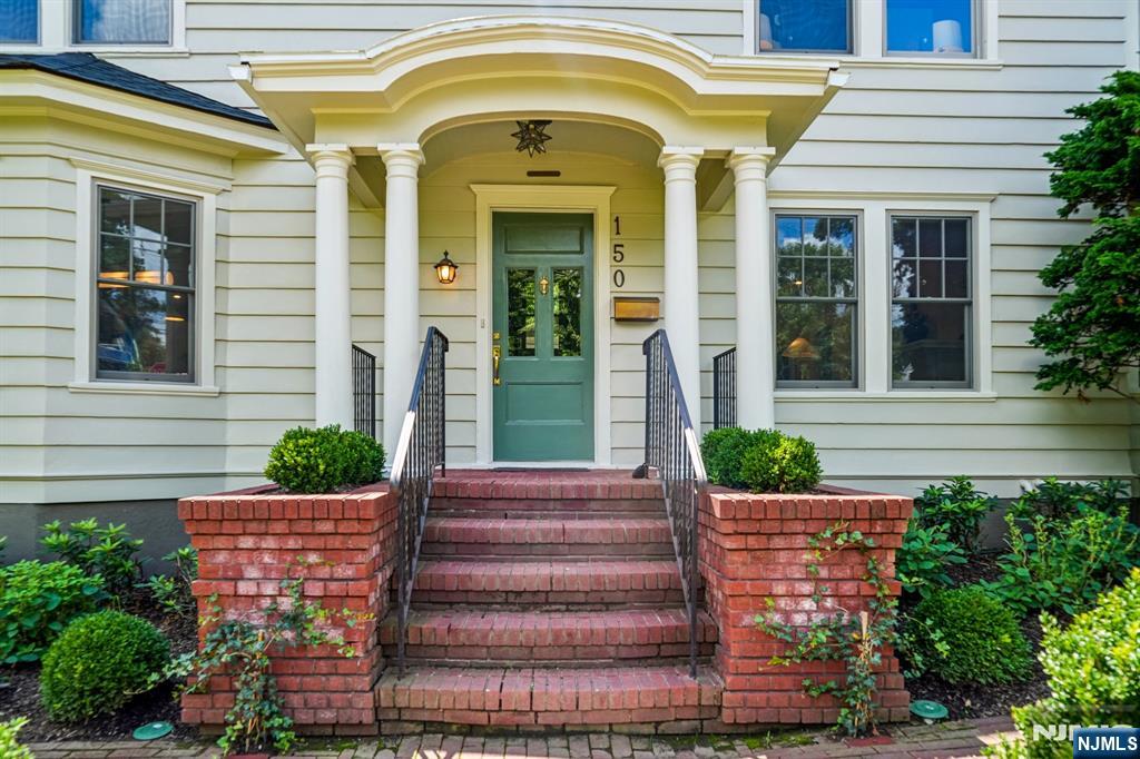 150 Gordonhurst Avenue Property Photo 3