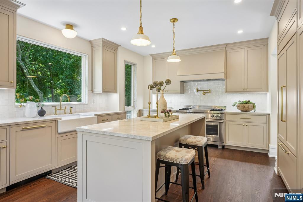 150 Gordonhurst Avenue Property Photo 15