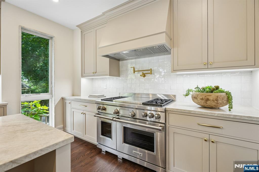 150 Gordonhurst Avenue Property Photo 17