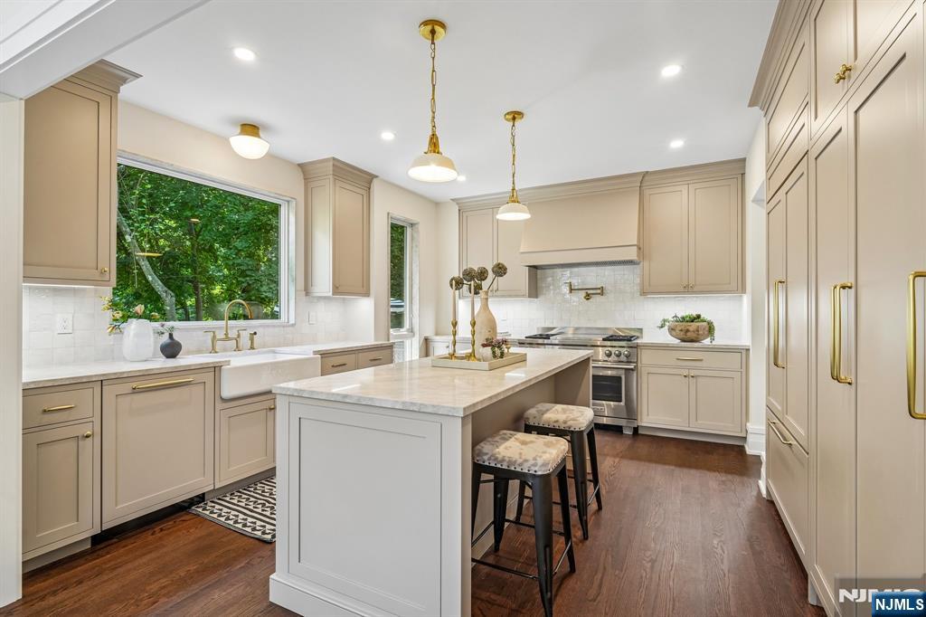 150 Gordonhurst Avenue Property Photo 18