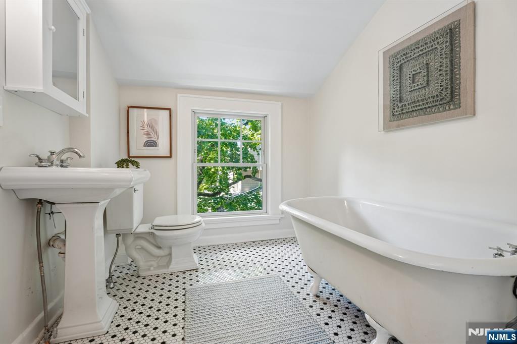 150 Gordonhurst Avenue Property Photo 38