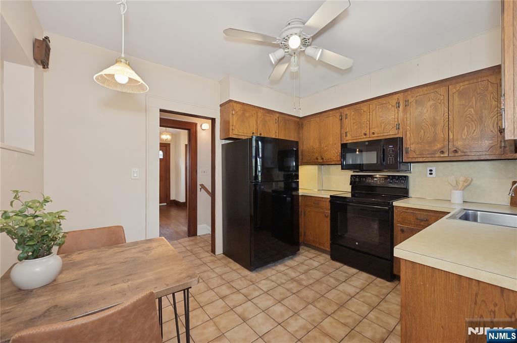 656 Orchard Street Property Photo 14