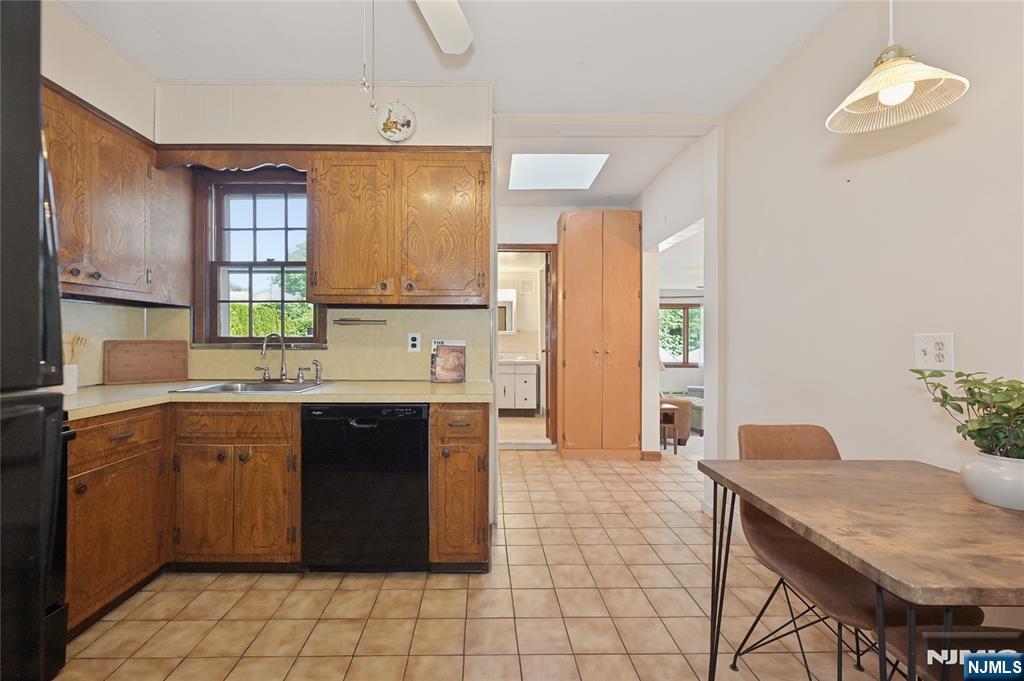 656 Orchard Street Property Photo 15