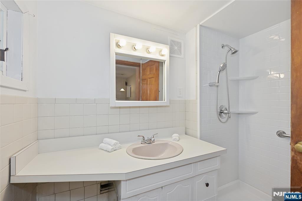 656 Orchard Street Property Photo 18