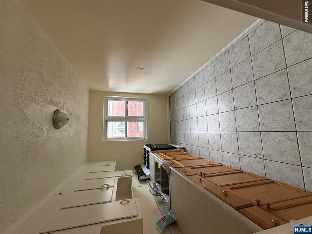 138 Midland Place Second Floor Property Photo 4