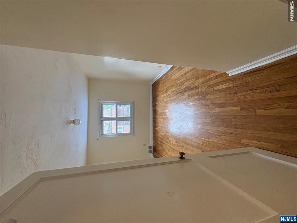 138 Midland Place Second Floor Property Photo 7