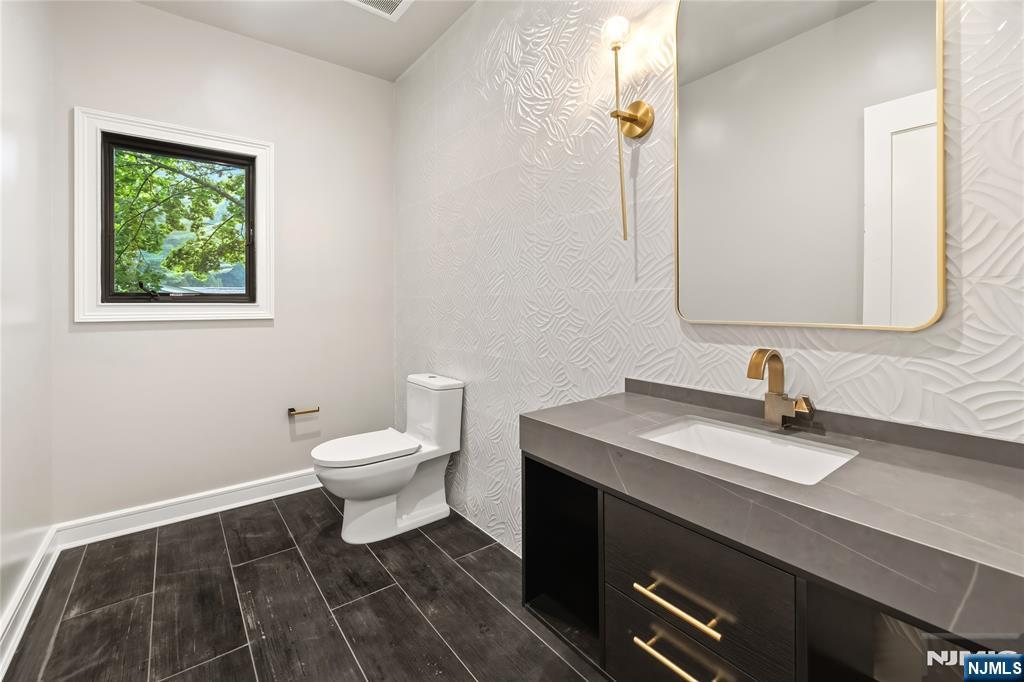 455 Sunset Avenue Property Photo 7
