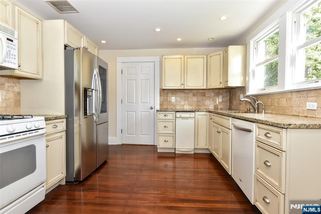 36 Hines Property Photo 9