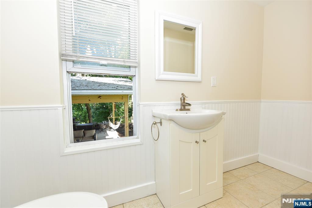 36 Hines Property Photo 16