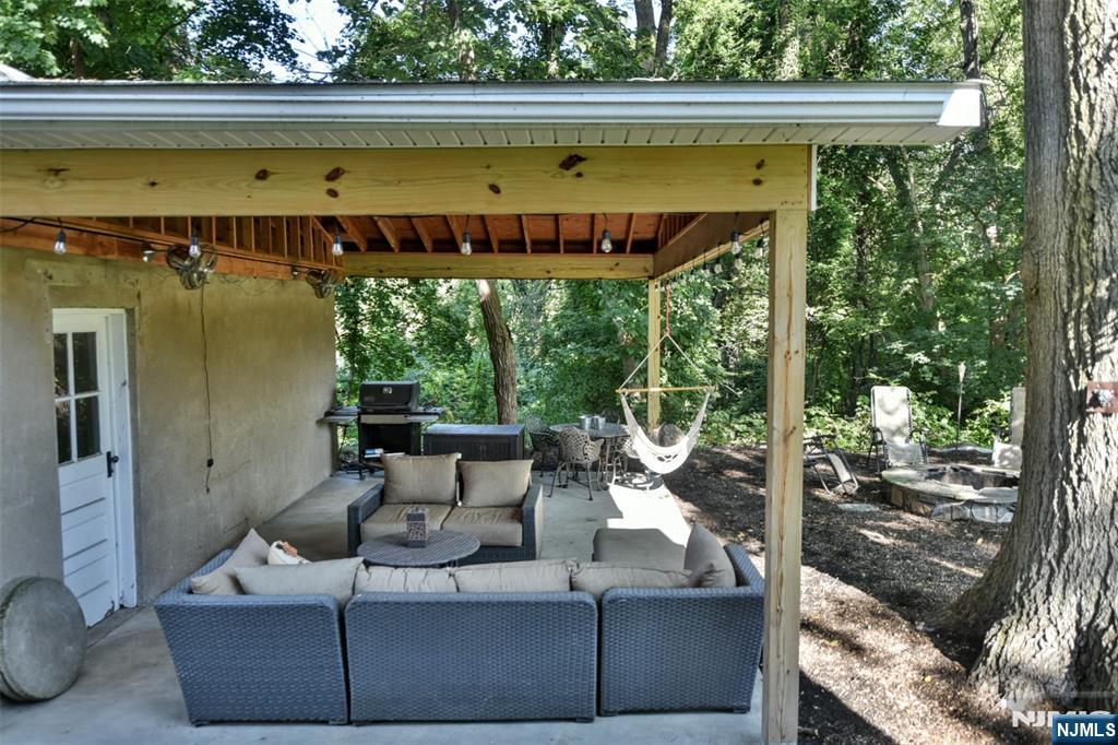 36 Hines Property Photo 18