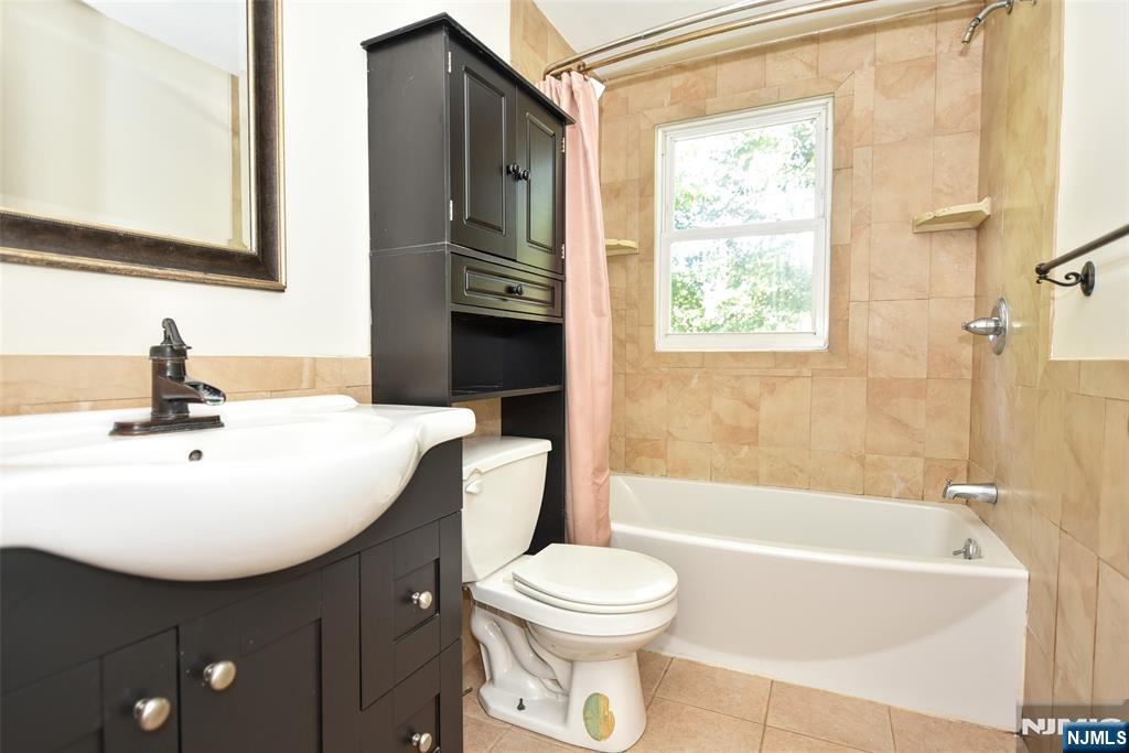 36 Hines Property Photo 21