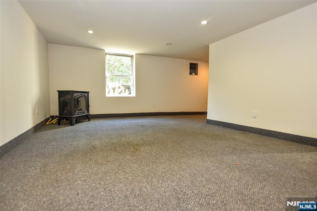 36 Hines Property Photo 25