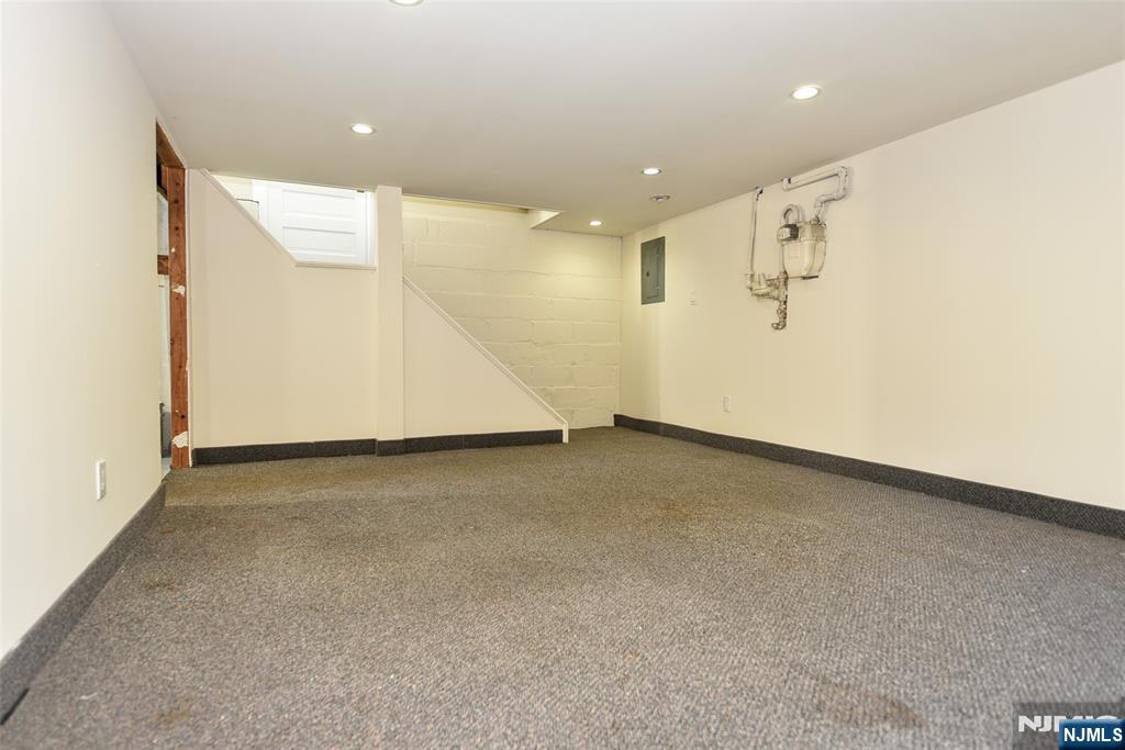 36 Hines Property Photo 26