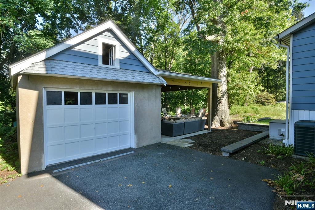 36 Hines Property Photo 29