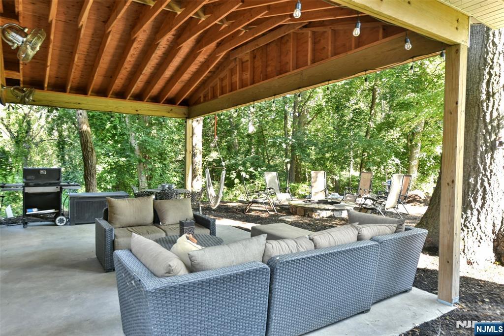 36 Hines Property Photo 30