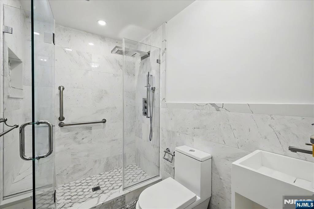 376 Kenwood 9 Property Photo 13