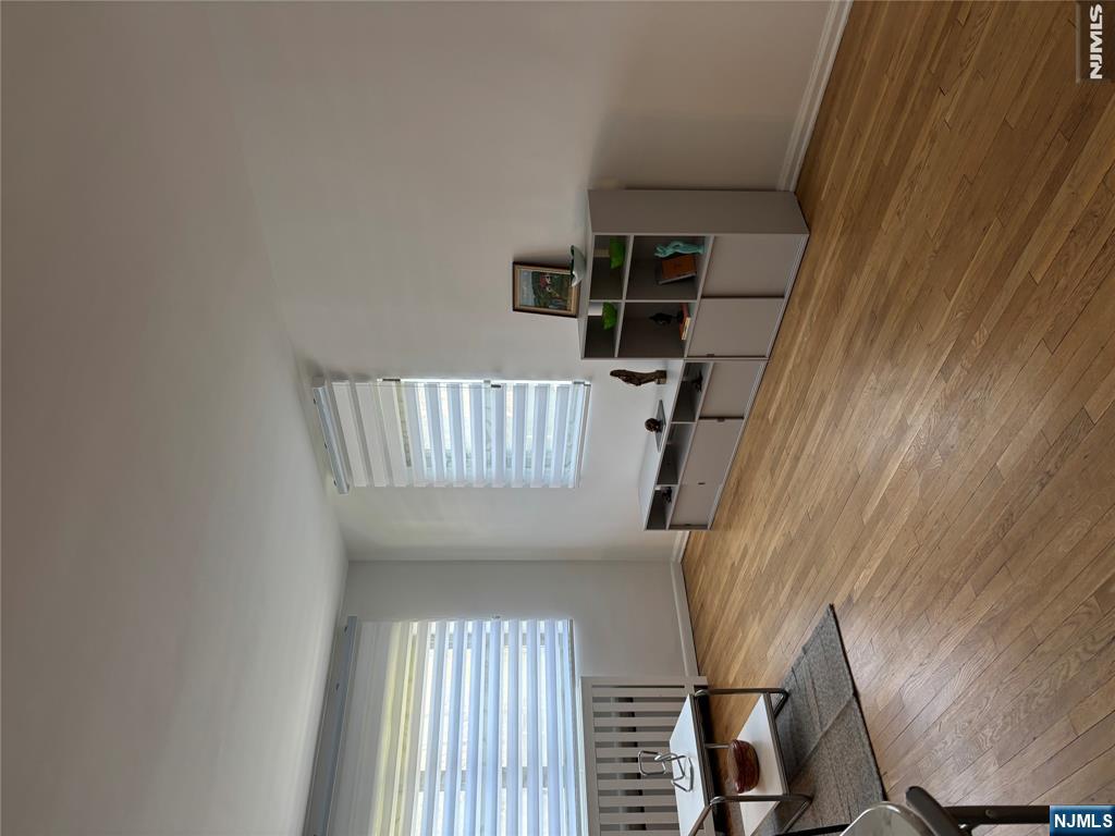 400 Fairview Avenue 1h Property Photo 3