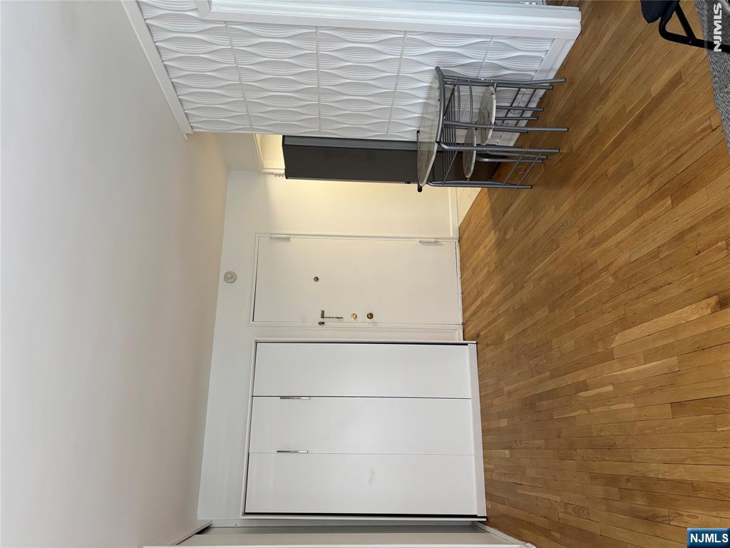 400 Fairview Avenue 1h Property Photo 4