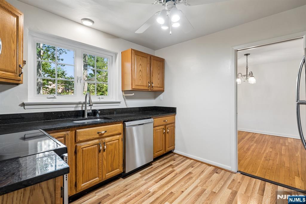 12 Mountain Avenue 19 Property Photo 8
