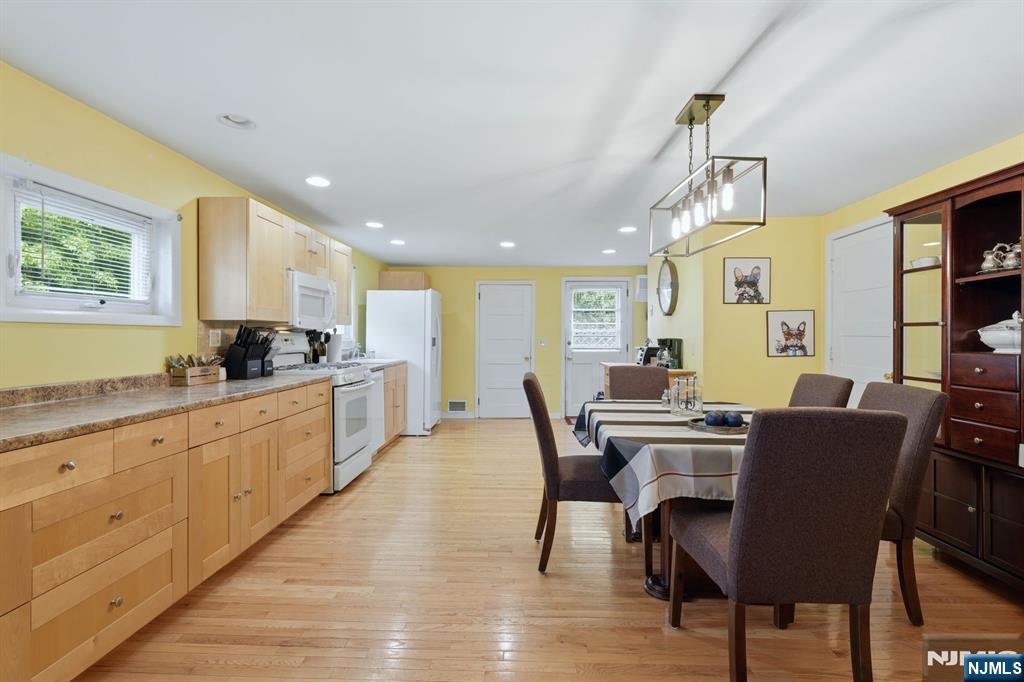 20 Yesler Way Property Photo 7