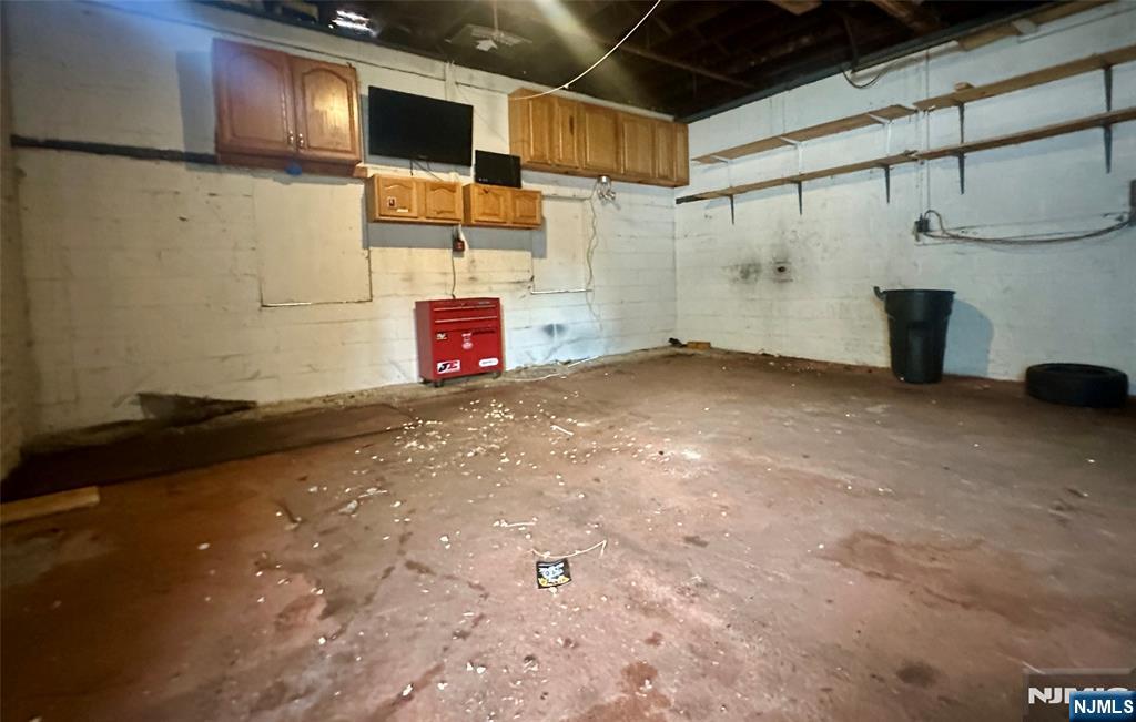 305 Green Avenue Garage Property Photo 2