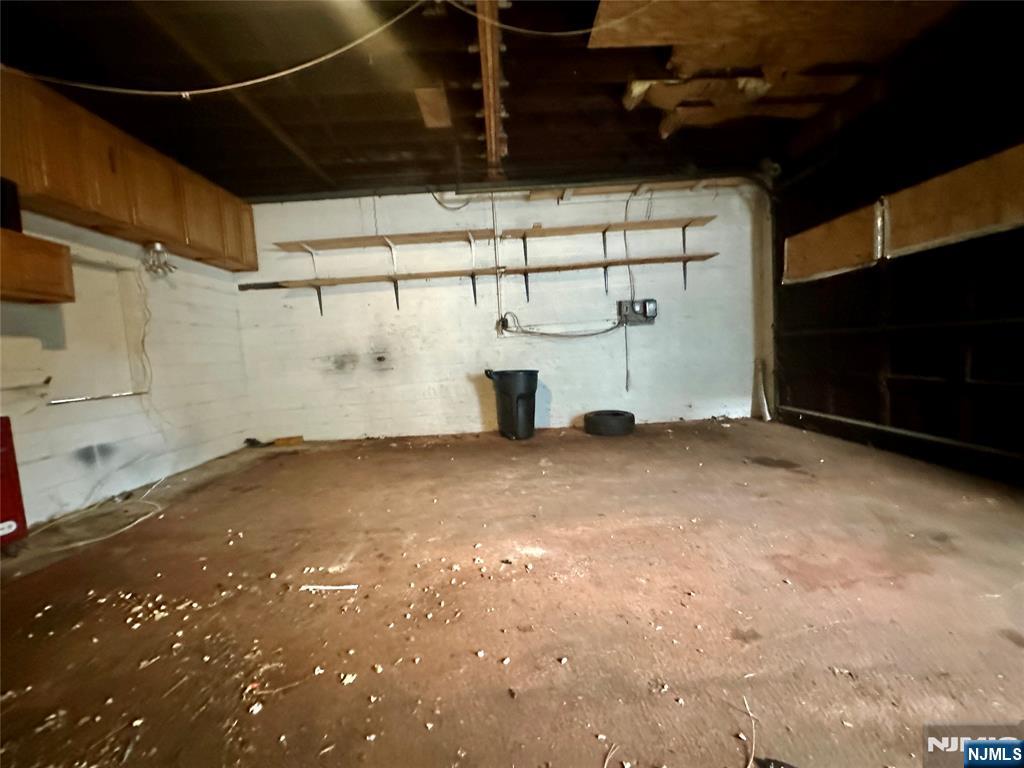 305 Green Avenue Garage Property Photo 3