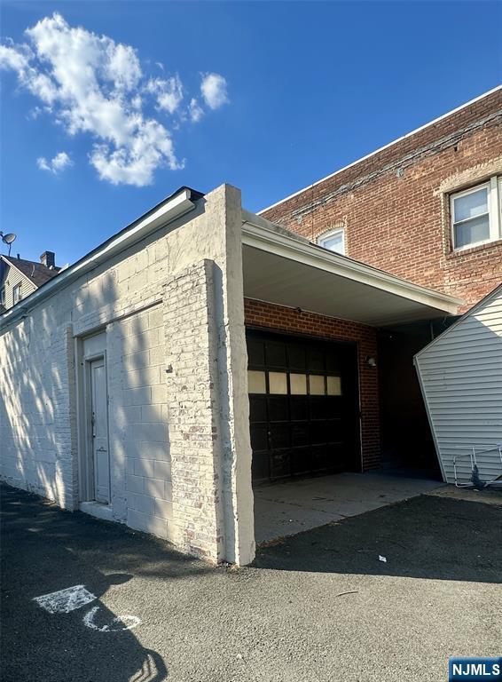 305 Green Avenue Garage Property Photo 4