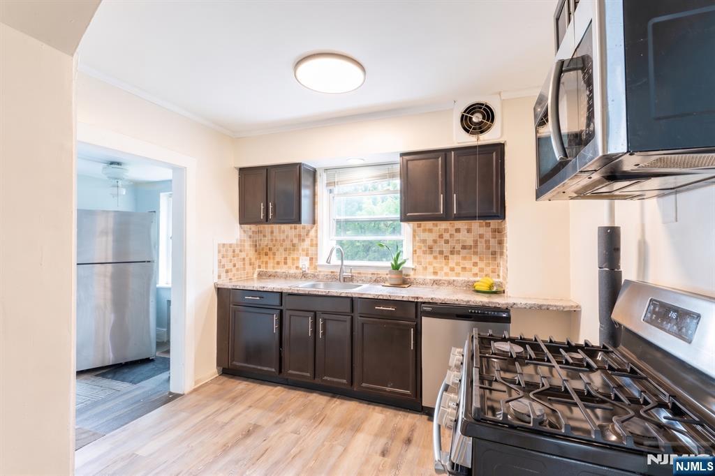 1161 Anna Street Property Photo 2